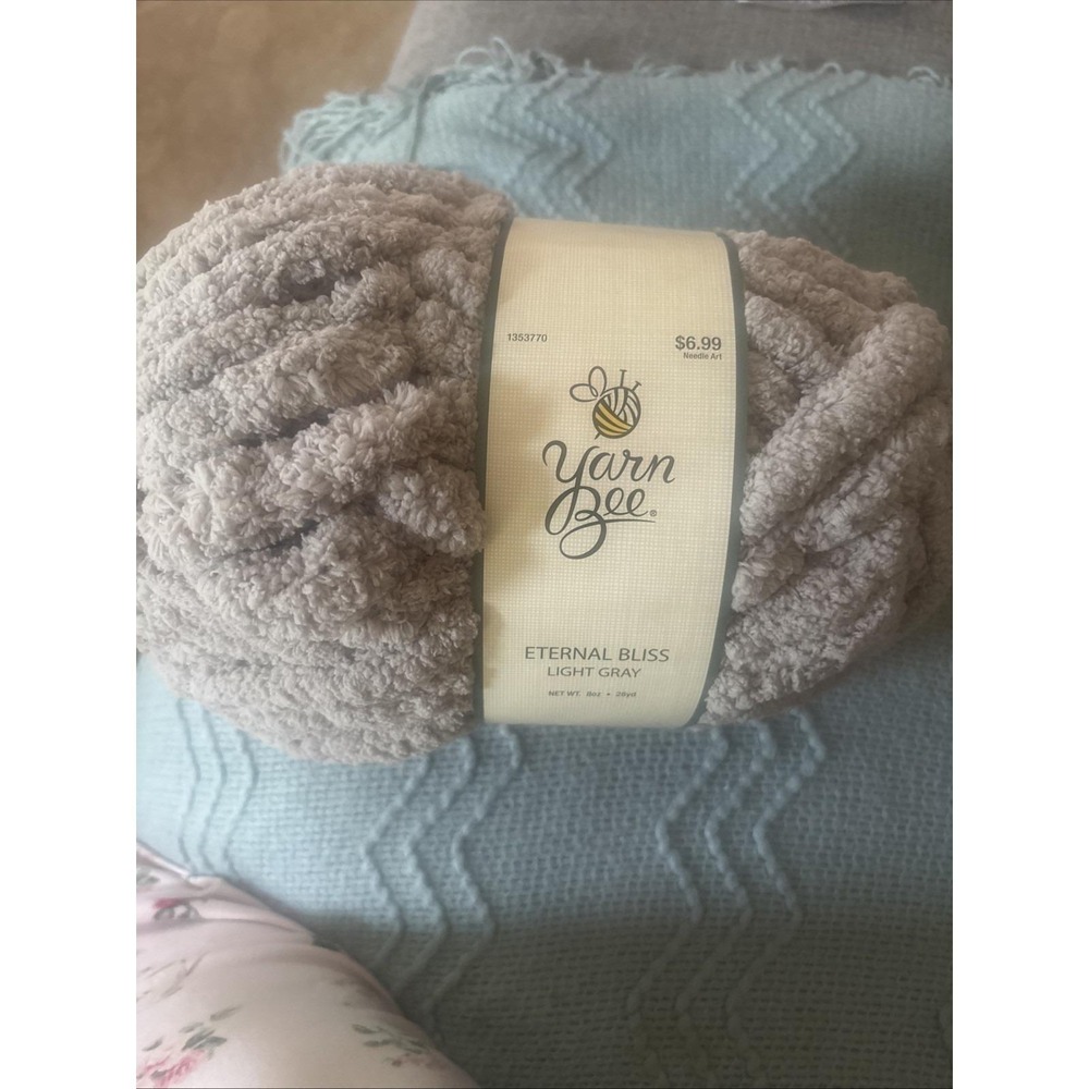 Yarn Bee Eternal Bliss Chunky Yarn 8oz, 28yds Light Gray New